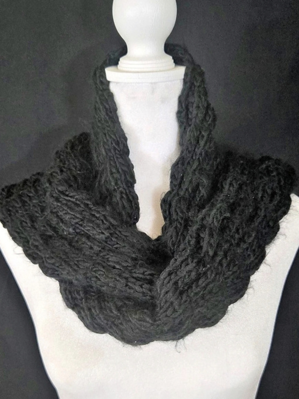 Old Navy Black Knit Infinity Scarf Like New 6×80 #755
